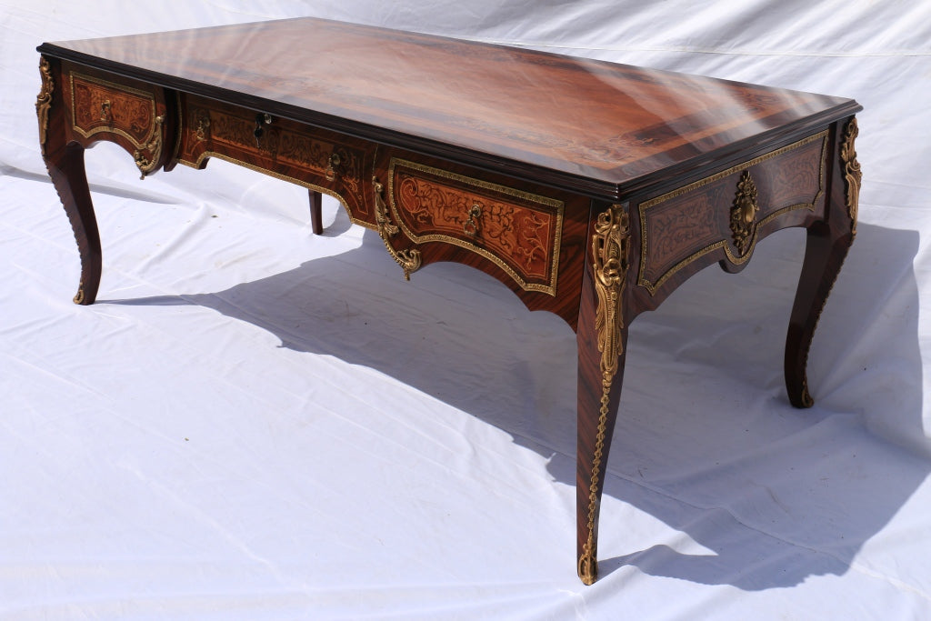 Sina Executive Desk