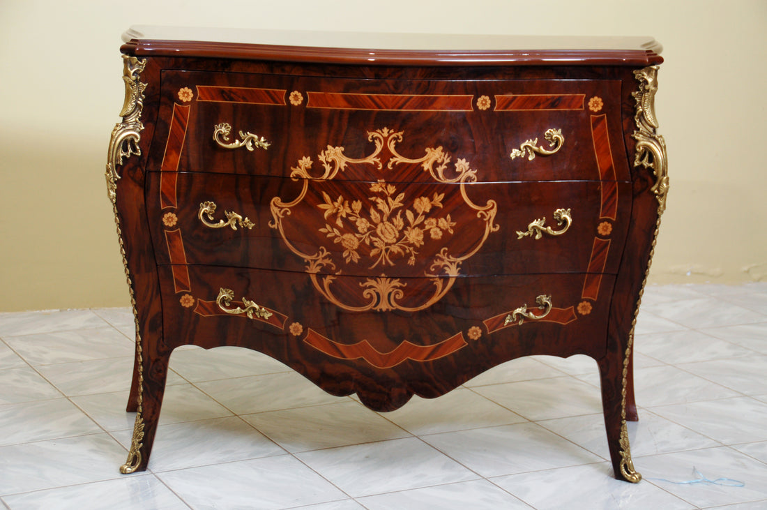 Antoinette Bombe Commode