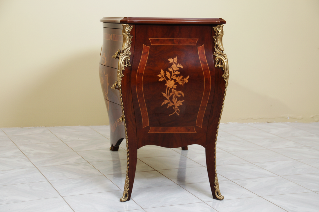 Antoinette Bombe Commode