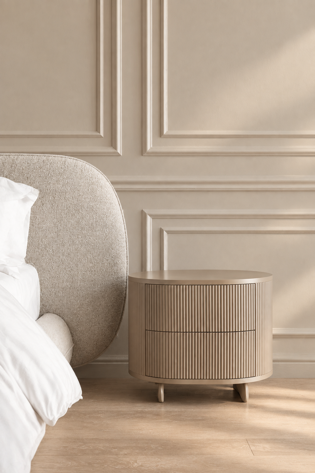 Elio headboard side in a beige bedroom
