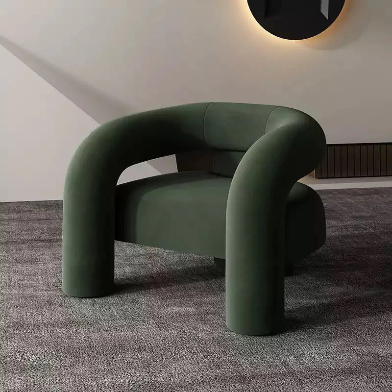 كرسي ليندا المخملي بذراعين / 85 × 78 سم
